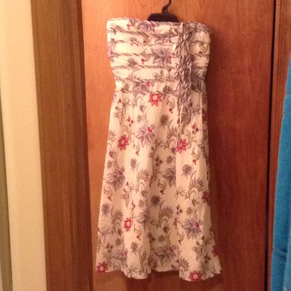 BCBGMaxAzria Dresses & Skirts - BCBG MaxAzaria strapless dress 🌞💝